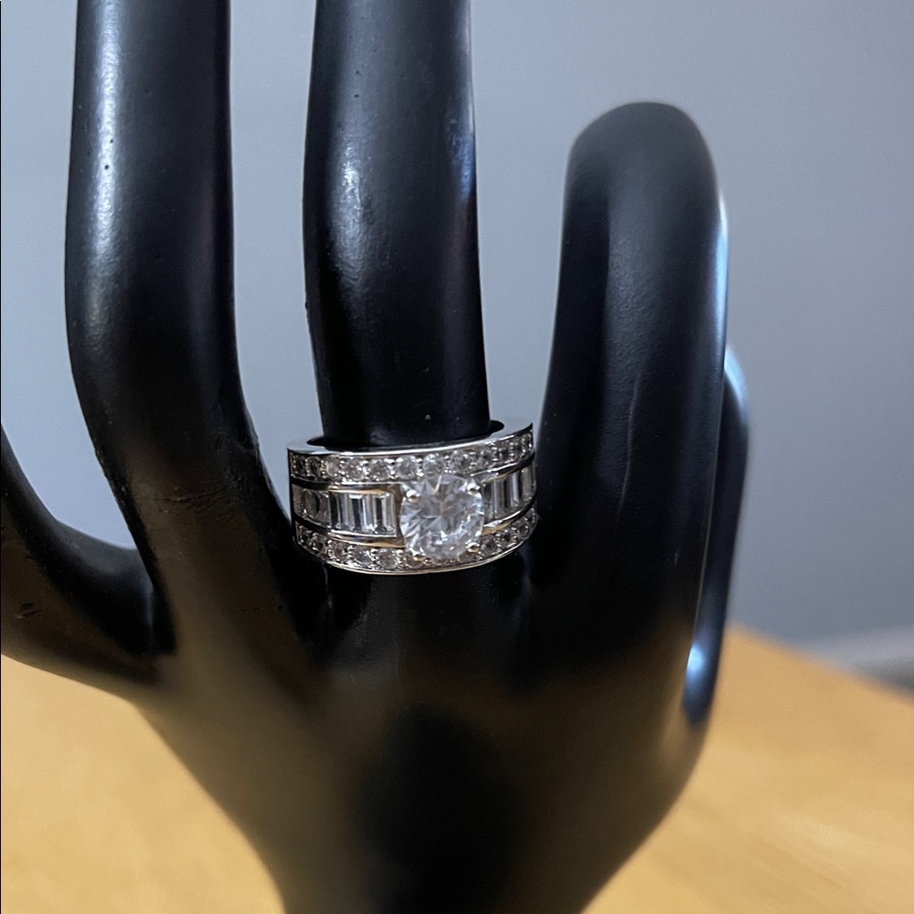 Elegant Silver Women's Ring